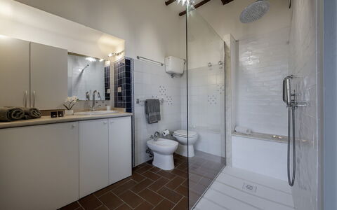 Il Castellare 14: Flooring, Bathroom, Floor, Plumbing Fixture, Interior Design, Ceiling, Plumbing, Room, Tap, Shower