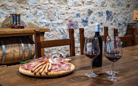 Villa le Beringhe 30: Food, Tableware, Ingredient, Table, Furniture, Serveware, Wine