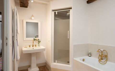 Villa delle Silerchie 10: Interior Design, Wall, Bathroom, Plumbing Fixture, Flooring, Floor, Ceiling, Lighting, Plumbing, Home