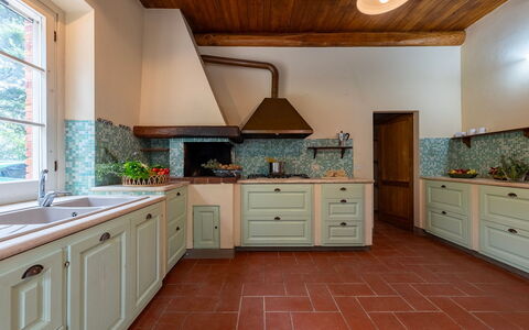 Sangiovese 14: Cucina, Controsoffitto, Interior Design, Cabinetry, Legna, Pavimentazione, Elettrodomestico Da Cucina, Soffitto, Camera, Mobilia