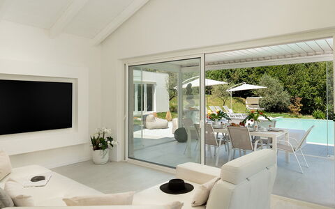 Villa Lunezia 6: Interior Design, Soffitto, Pavimentazione, Pavimento, Casa, Mobilia, Divano, Soggiorno, Porta