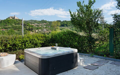 Villa Lunezia 6: Piscina, Vasca Da Bagno, Idraulico Fixture, Vasca Idromassaggio, Tempo Libero, Giochi D'Acqua, Vaso Di Fiori, Landscaping, Pianta Della Casa