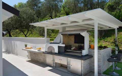 Villa Lunezia 6: Giardino, Shade, Design, Terrazza, Mobili Da Esterno, Struttura Esterna, Barbecue, Pianta Della Casa, Backyard, Pergola