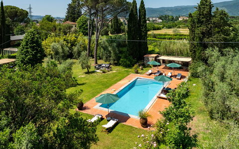 Villa Collegigliato 8: Piscina, Ricorrere, Eco Hotel, Giardino, Estate, Lettino, Hacienda, Landscaping, Villa, Mobili Da Esterno
