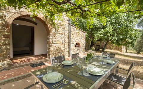 Casale le Lupe Apartments: Parete, Arco, Brick, Hacienda, Muratura, Giardino, Muro ​​Di Pietra, Cortile, Villa, Arcade