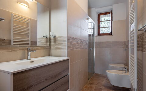Casa Clara Pool, Casole Elsa, Monti: Flooring, Plumbing Fixture, Bathroom, Floor, Interior Design, Sink, Bathroom Sink, Tap, Bathroom Cabinet, Plumbing