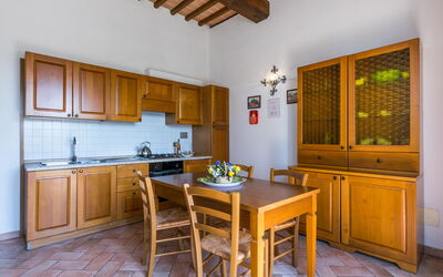 Accommodation:&nbsp;Montereggi 815.1