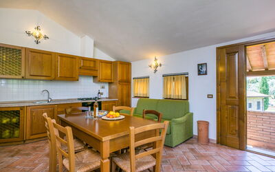 Accommodation:&nbsp;Montereggi 815.6