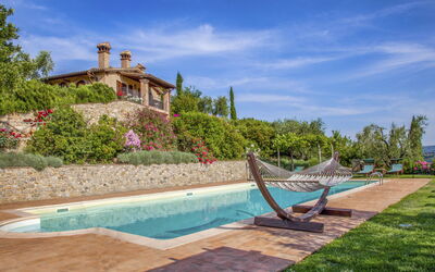 Orvieto 840: Acqua, Nube, Cielo, Pianta, Proprietà, Costruzione, Azzurro, Albero, Piscina, Casa