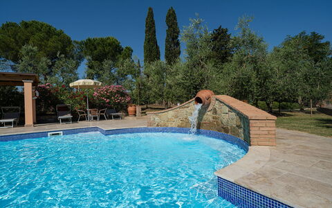 Montelopio: Acqua, Pianta, Piscina, Cielo, Natura, Azzurro, Tempo Libero, Albero, Materiale Composito, Immobiliare