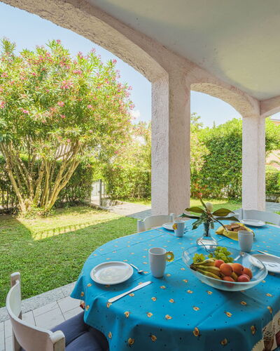 Ameglia 10: Table, Plant, Daytime, Property, Furniture, Nature, Azure, Tableware, Interior Design, Architecture