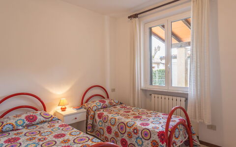 Francesca: Camera Da Letto, Camera, Letto, Mobilia, Lenzuolo, Proprietà, Bedding, Telaio Del Letto, Pavimento, Interior Design