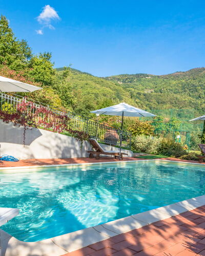 Villa Campo del Mulino: Water, Plant, Sky, Swimming Pool, Property, Azure, Cloud, Umbrella, Outdoor Furniture, Shade