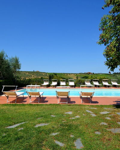 Bulleri: Property, Swimming Pool, Real Estate, Grass, Leisure, House, Tree, Home, Summer, Land Lot