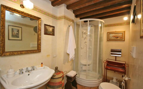 Santo Agostino: Bathroom, Room, Property, Interior Design, Building, Real Estate, House, Plumbing Fixture, Architecture, Home
