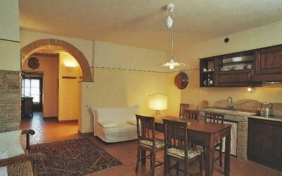 Accommodation:&nbsp;Pancole t