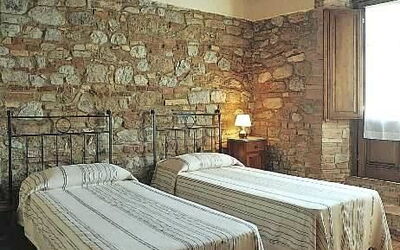 Accommodation:&nbsp;Pancole t