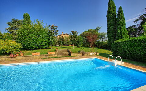 Casale Giulio: Piscina, Proprietà, Paesaggio Naturale, Tempo Libero, Immobiliare, Acqua, Casa, Estate, Erba, Casa