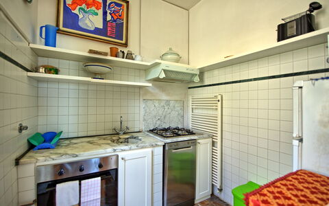 Panzalla: Camera, Proprietà, Piastrella, Costruzione, Interior Design, Casa, Cucina, Mobilia, Cabinetry, Architettura