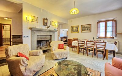 Rondini: Camera, Proprietà, Soggiorno, Mobilia, Interior Design, Costruzione, Immobiliare, Casa, Casa, Tavolo