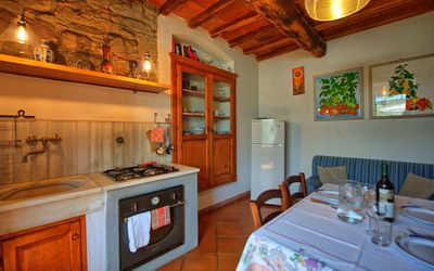 Rustico: Camera, Proprietà, Costruzione, Cucina, Mobilia, Controsoffitto, Interior Design, Casa, Immobiliare, Cabinetry