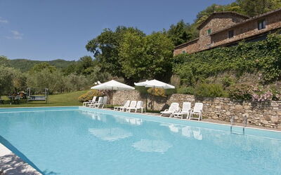La piscina grande da vicino