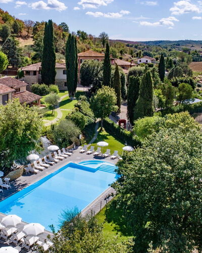 Città della Pieve 300: Cloud, Plant, Water, Sky, Property, Tree, Azure, Building, Botany, Swimming Pool
