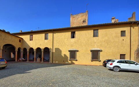 Certaldo: Property, Building, Town, Architecture, House, Sky, Vehicle, Wall, Car, Facade