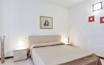 Accommodation:&nbsp;A5 50.6