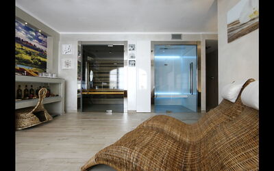 Accommodation:&nbsp;Belvedere