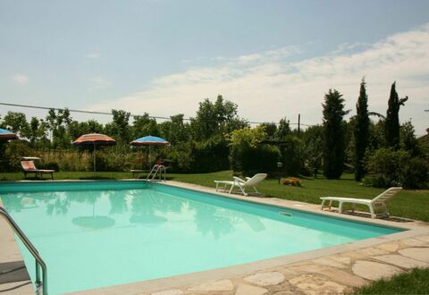 Pozzonovo: Water, Plant, Sky, Property, Cloud, Swimming Pool, Tree, Nature, Azure, Grass