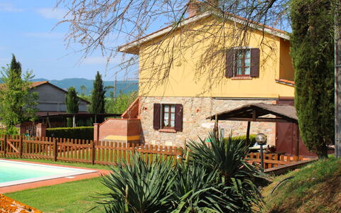 Villa Alabastro: Pianta, Costruzione, Proprietà, Finestra, Cielo, Albero, Casa, Nube, Villetta, Erba