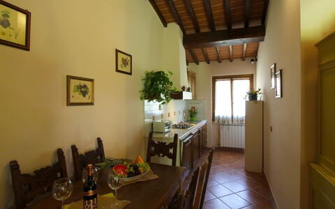 Le Balze: Camera, Costruzione, Proprietà, Interior Design, Soffitto, Casa, Mobilia, Pavimento, Immobiliare, Tavolo