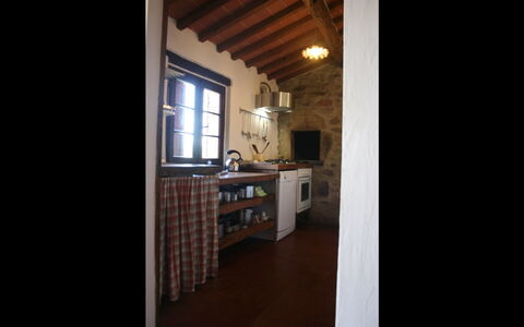 Agriturismo Bevignano: Proprietà, Camera, Costruzione, Mobilia, Casa, Pavimento, Architettura, Interior Design, Casa, Soffitto