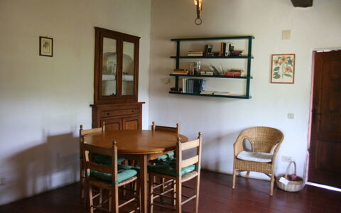Agriturismo Bevignano: Camera, Proprietà, Mobilia, Costruzione, Sala Da Pranzo, Interior Design, Casa, Tavolo, Pavimento, Immobiliare