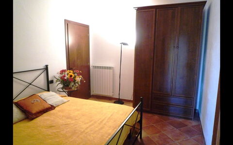 Nonno Tobia: Camera, Camera Da Letto, Mobilia, Proprietà, Letto, Telaio Del Letto, Lenzuolo, Costruzione, Interior Design, Pavimento