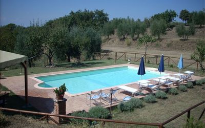 Country House Il Galleto: Water, Plant, Property, Sky, Swimming Pool, Building, Shade, Tree, Outdoor Furniture, Leisure