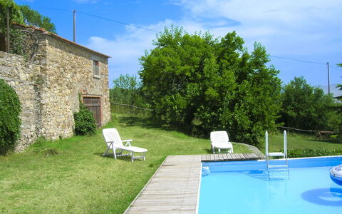 Casa Rossa: Piscina, Mobilia, Agriturismo, Villetta, Giardino, Sedia, Backyard, Mobili Da Esterno, Shade, Estate
