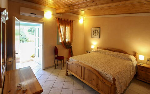 Pagliazzone: Mobilia, Soffitto, Pavimentazione, Interior Design, Pavimento, Letto, Camera, Sedia, Camera Da Letto, Ricorrere