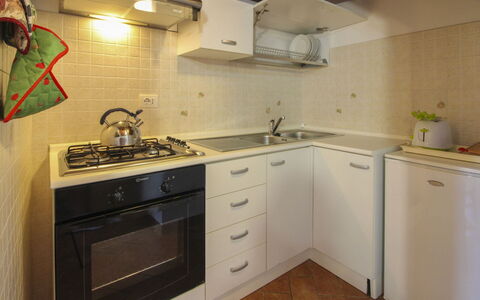 Il Viaggiolo: Elettrodomestico Da Cucina, Cucina, Apparecchio Major, Cucina Stufa, Controsoffitto, Lavandino Della Cucina, Stufa, Stufa A Gas, Cabinetry, Piano Cottura
