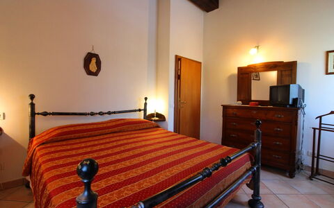 Il Viaggiolo: Camera Da Letto, Letto, Camera, Mobilia, Proprietà, Telaio Del Letto, Lenzuolo, Costruzione, Pavimento, Casa