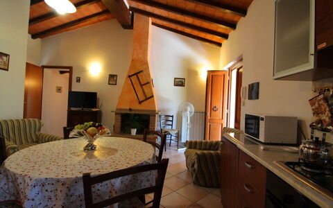 Il Viaggiolo: Proprietà, Camera, Costruzione, Controsoffitto, Interior Design, Mobilia, Casa, Immobiliare, Cucina, Pavimento