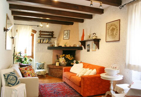 La Rogaia: Camera, Soggiorno, Proprietà, Interior Design, Mobilia, Costruzione, Casa, Parete, Soffitto, Casa