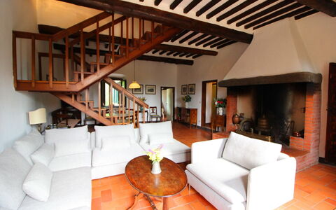 Olivo: Proprietà, Mobilia, Divano, Costruzione, Comfort, Legna, Architettura, Interior Design, Soggiorno, Tavolo