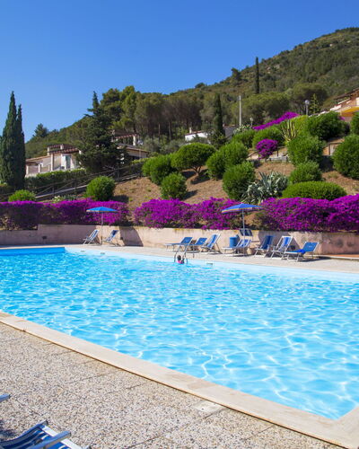 Nisporto 870: Water, Sky, Plant, Blue, Swimming Pool, Building, Azure, Tree, Rectangle, Leisure