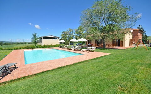 Pienza: Proprietà, Piscina, Erba, Immobiliare, Casa, Lotto, Casa, Estate, Costruzione, Backyard