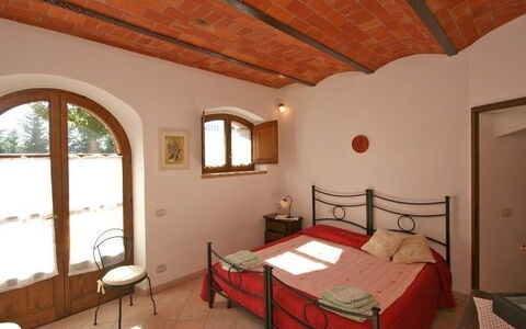 Pienza: Camera, Camera Da Letto, Proprietà, Letto, Costruzione, Mobilia, Soffitto, Interior Design, Casa, Lenzuolo