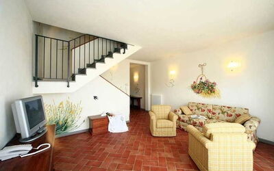 Accommodation:&nbsp;Ginestra