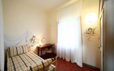 Accommodation:&nbsp;Iris