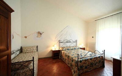 Accommodation:&nbsp;Iris